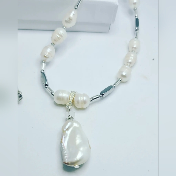 Freshwater Pearl charm bracelet - Picture 2 of 4